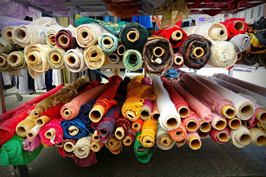 Rolls of fabric - MabelAmber / Pixabay